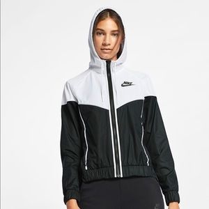 Nike Women’s Sportswear Windrunner